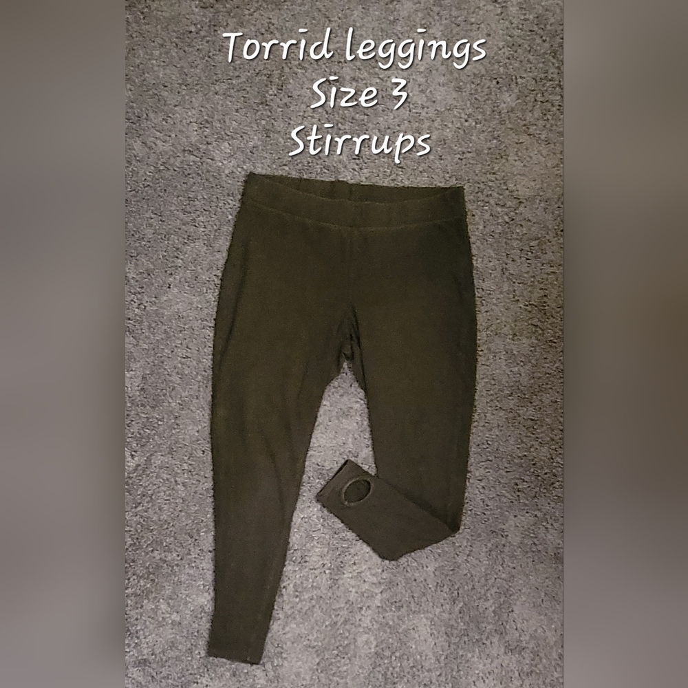 Torrid 3 Black stirrups leggings